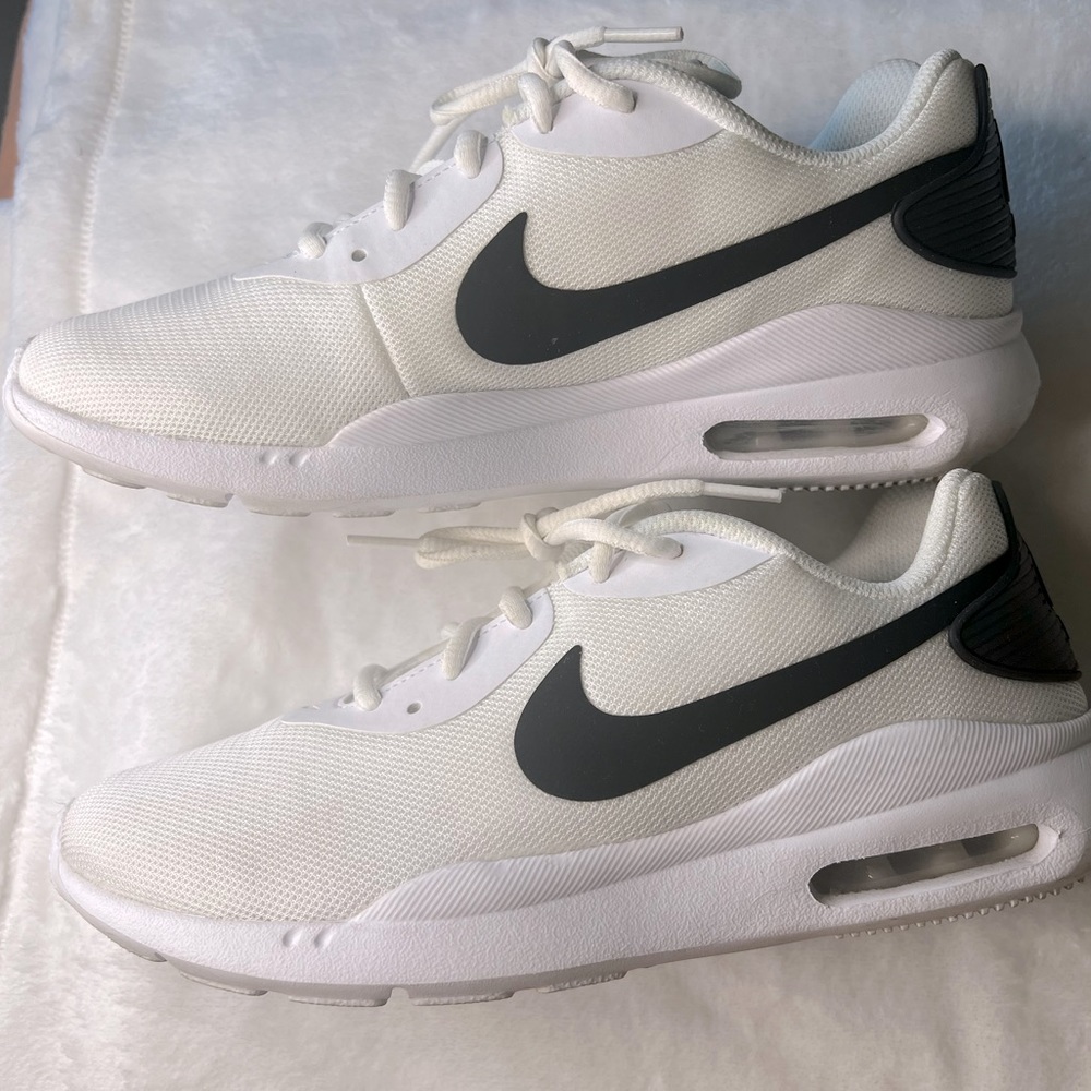 Women's Nike Air Max Oketo 'White Black' AQ2231-100